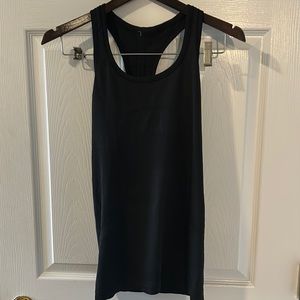 Black size 6 lululemon run swiftly tank top